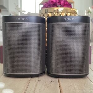 Sonos Play:1 WiFi 2x Speaker Set - Black - Good Condition w/few cosmetic details